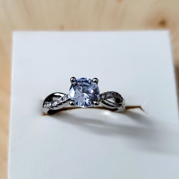 Jewelry - Diamond Simulants Ring